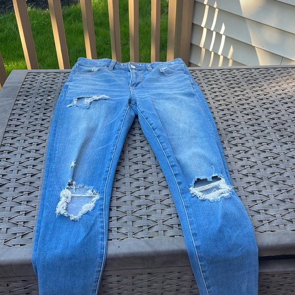 American eagle dream Jean. Size 4 stretchy. Super high rise jegging. - Picture 6 of 8